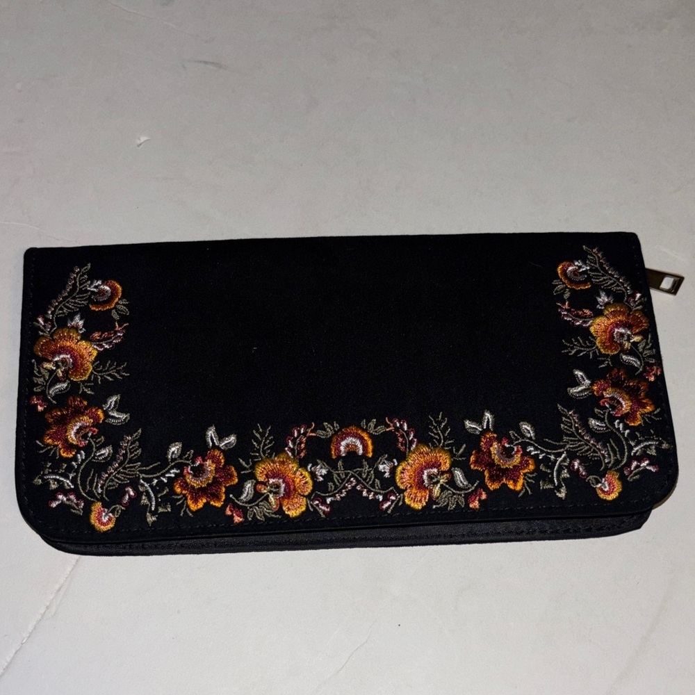 BLACK SUEDE WALLET WITH COLORFUL FLORAL EMBROIDERED DESIGN
FULL ZIP CLOSURE